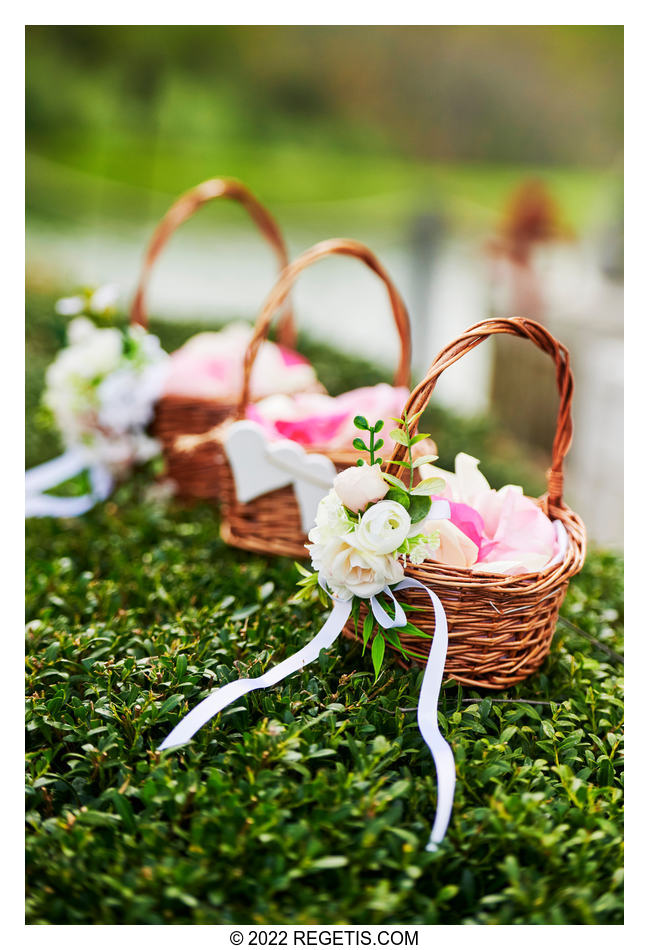 Flower baskets carried by the flower girls, a beautiful wedding detail