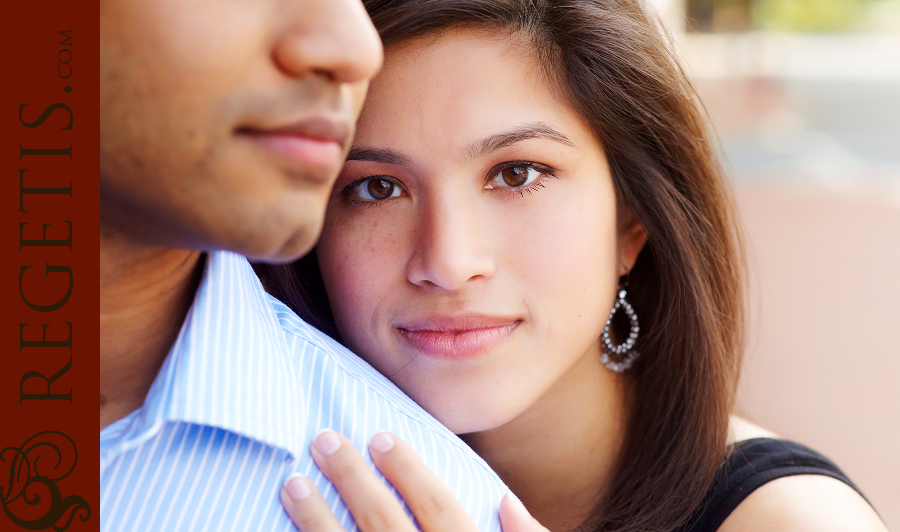 Engagement Pictures in Old Town Warrenton - Sonali and Dev